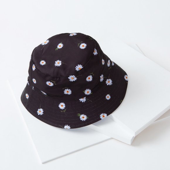 ALICE + OLIVIA Reversible Bucket Hat